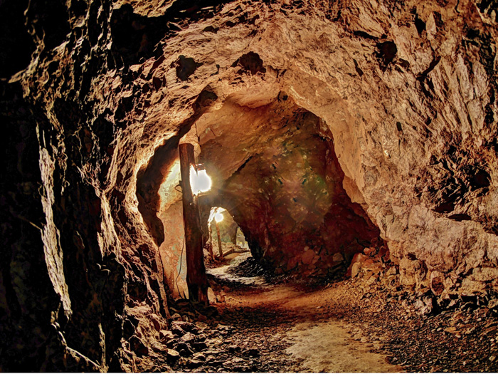 mine shaft700X525