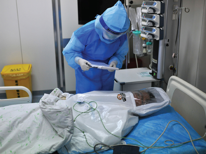 12012014_08_ebola_700_hospital_PB