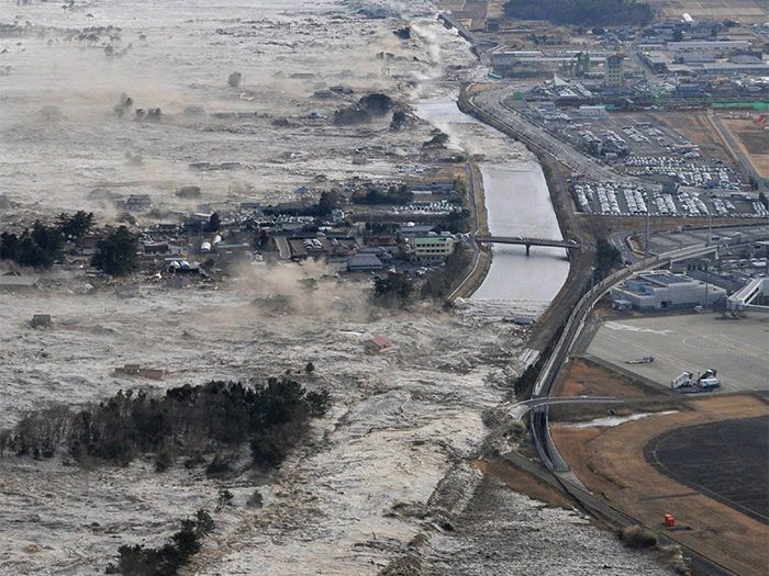 R8-16p28-30_2Tsunami.indd